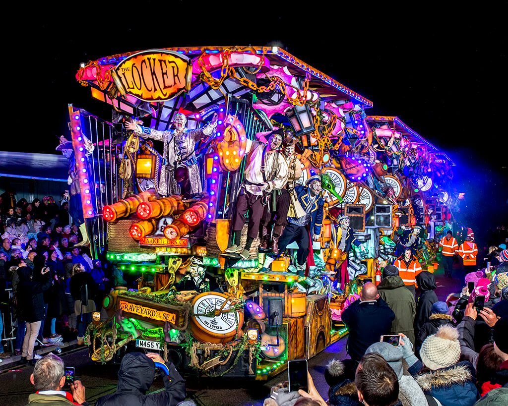 Carnival in Bridgwater جشنواره نورپردازی